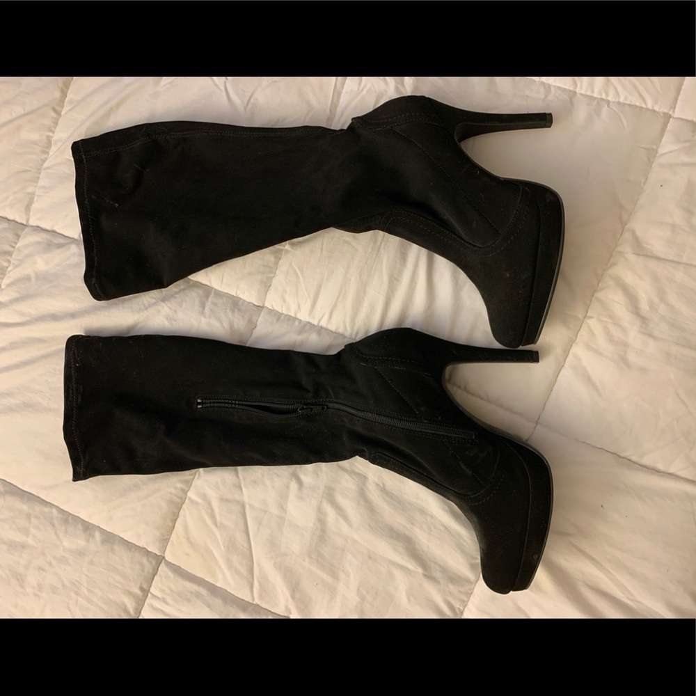 Black heeled boots